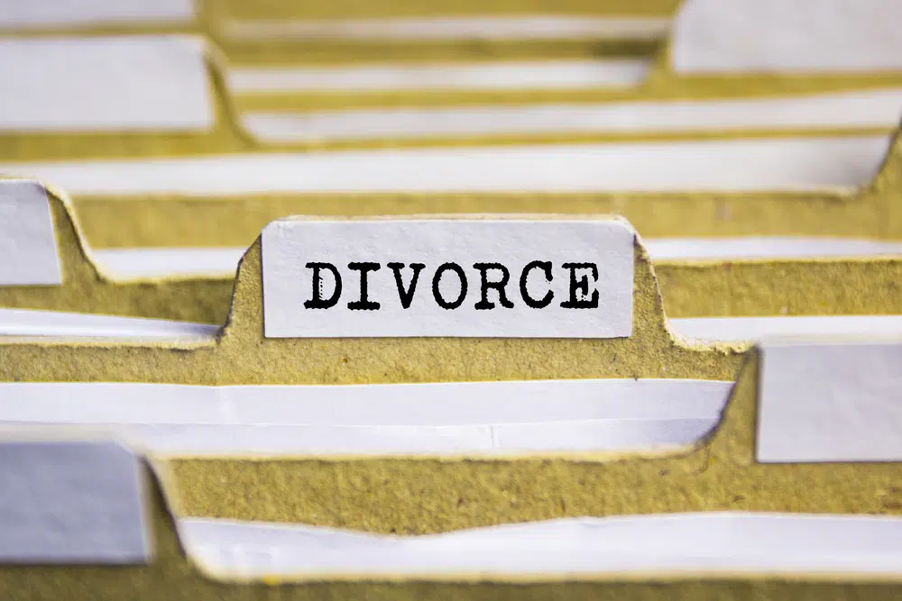 Divorce sans juge : quelles différences avec un divorce "classique" ?