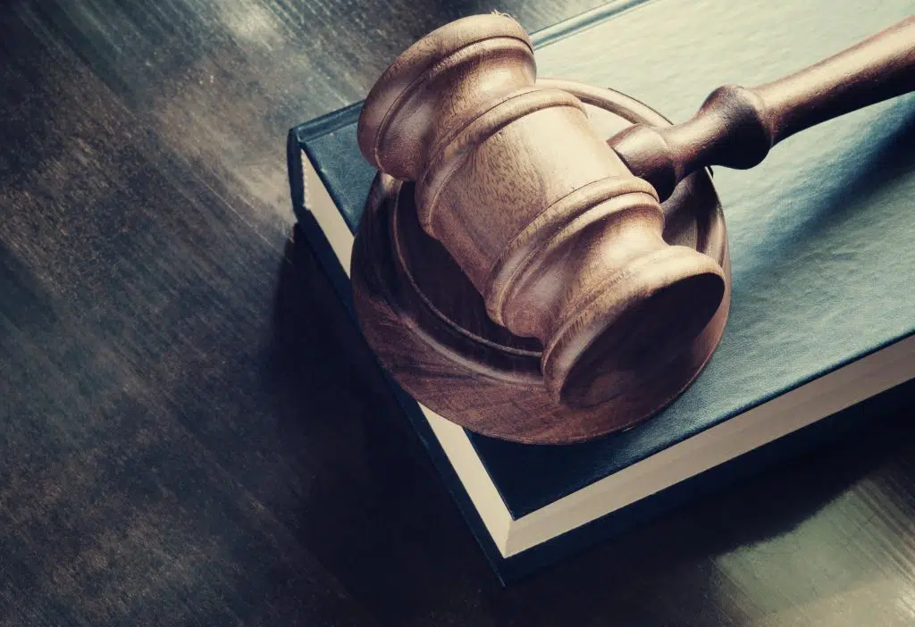 Quel est le rôle d'un huissier de justice ?