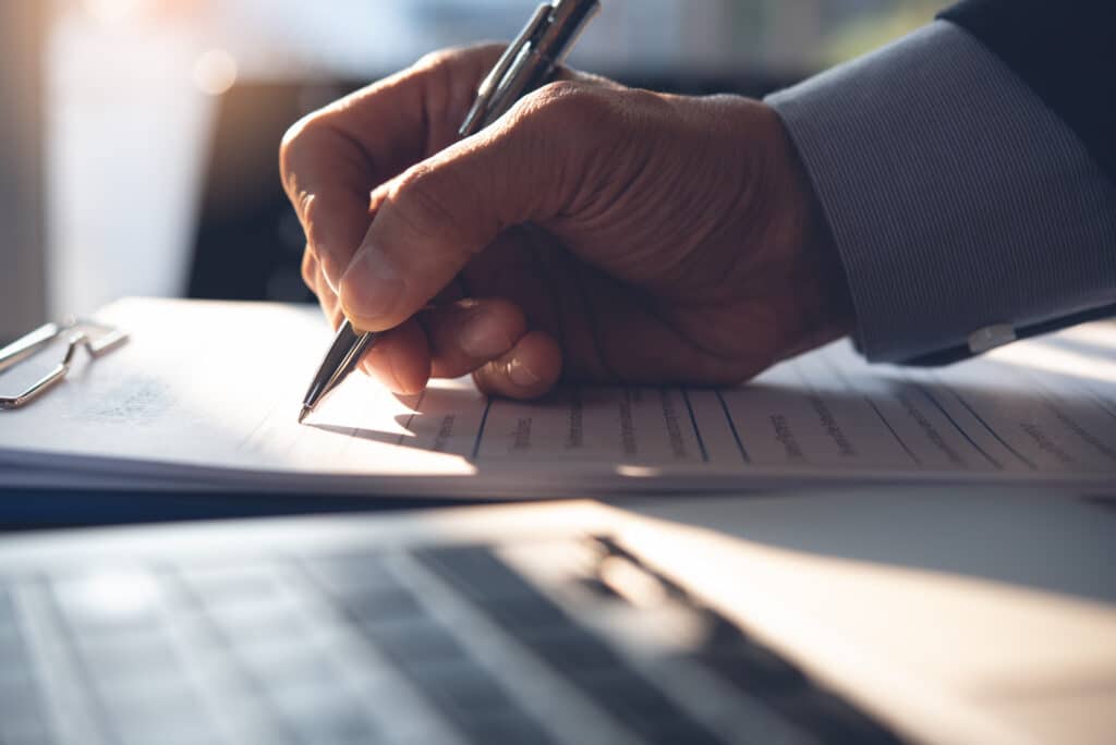 Quelles sont les spécificités du droit des contrats ?