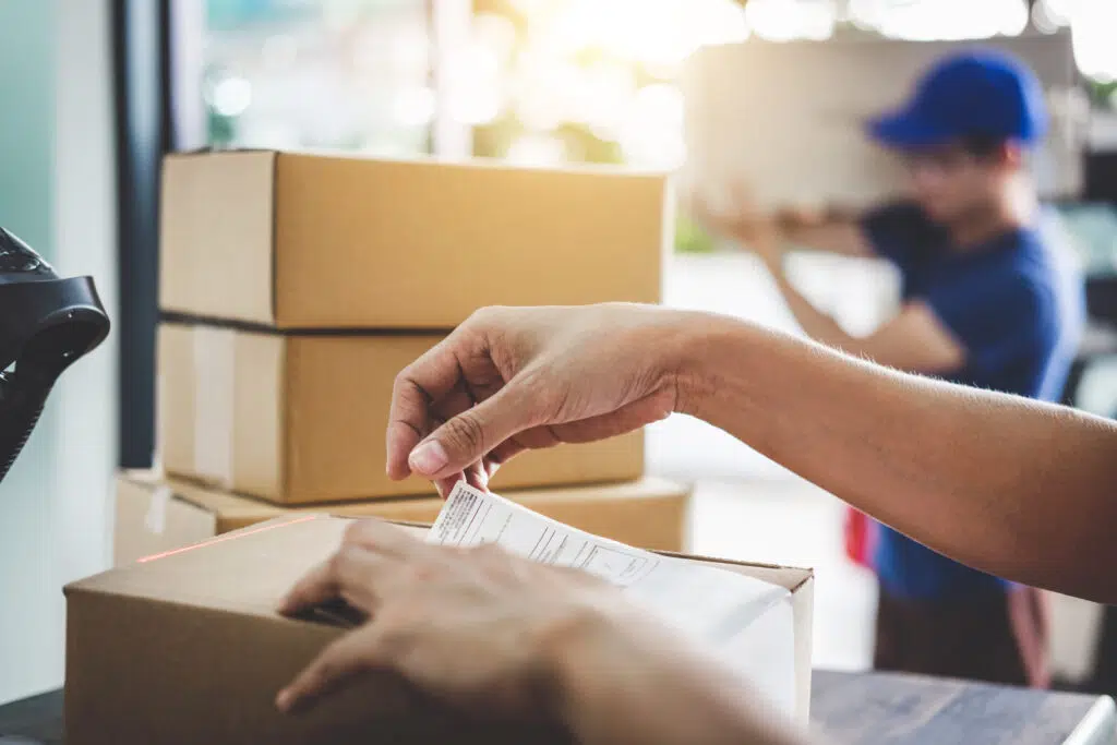 Expéditions de colis par les entreprises : quelles sont les réglementations ?