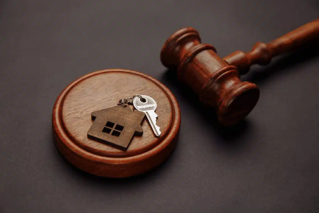 Comment gérer la question de ce bien immobilier commun ?