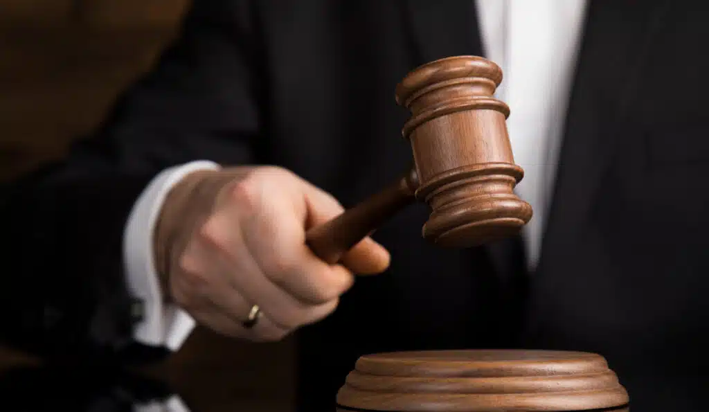Comment porter plainte contre l’État pour faire reconnaître vos droits ?
