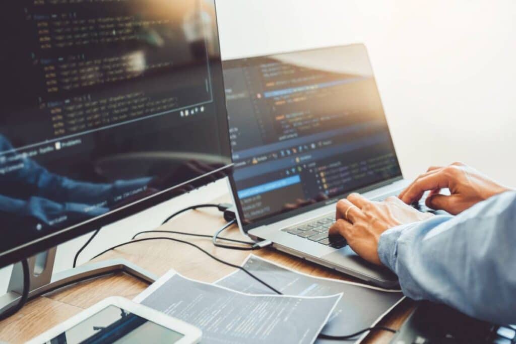 Pourquoi les hébergeurs web ont-ils besoin d’une assurance pro ?