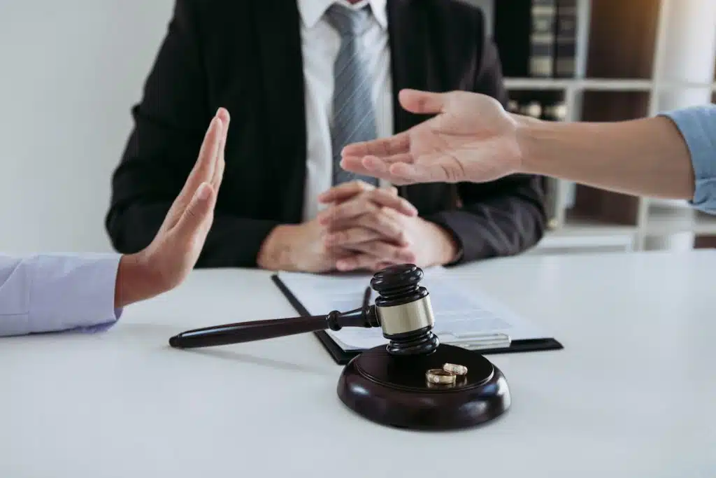 Peut-on divorcer sans avocat ?