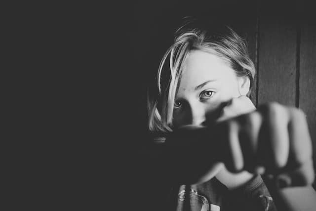 La légitime défense : jusqu’où pouvez-vous aller pour vous protéger ?