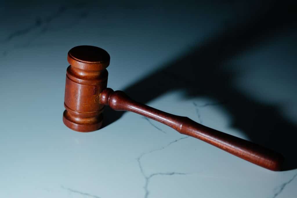 Le serment d’Hippocrate face au droit pénal : conflits et conséquences