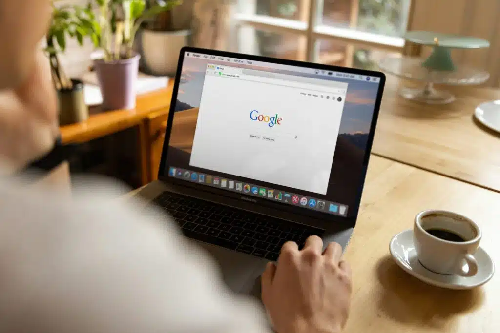 Achat d’avis Google : les sanctions juridiques s’alourdissent