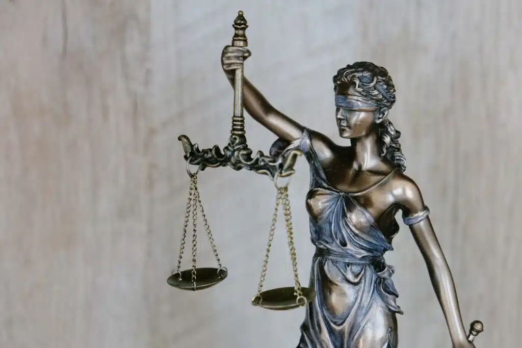 Influence des réseaux sociaux dans les procédures judiciaires pénales
